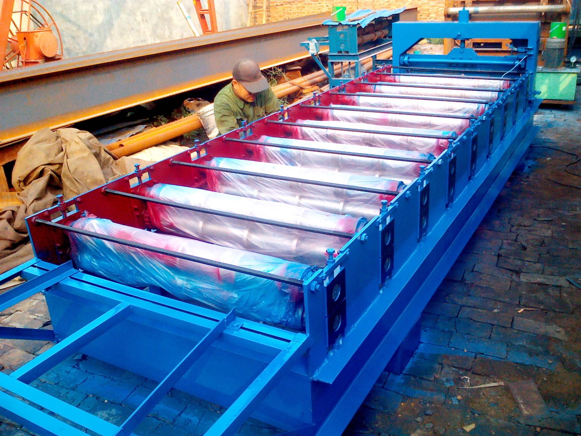 墙面板压瓦机价格/860压瓦机报价/百隆机械