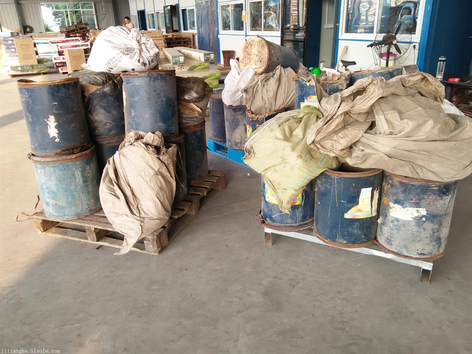 碧水收购库存积压废旧过期各种化工原料