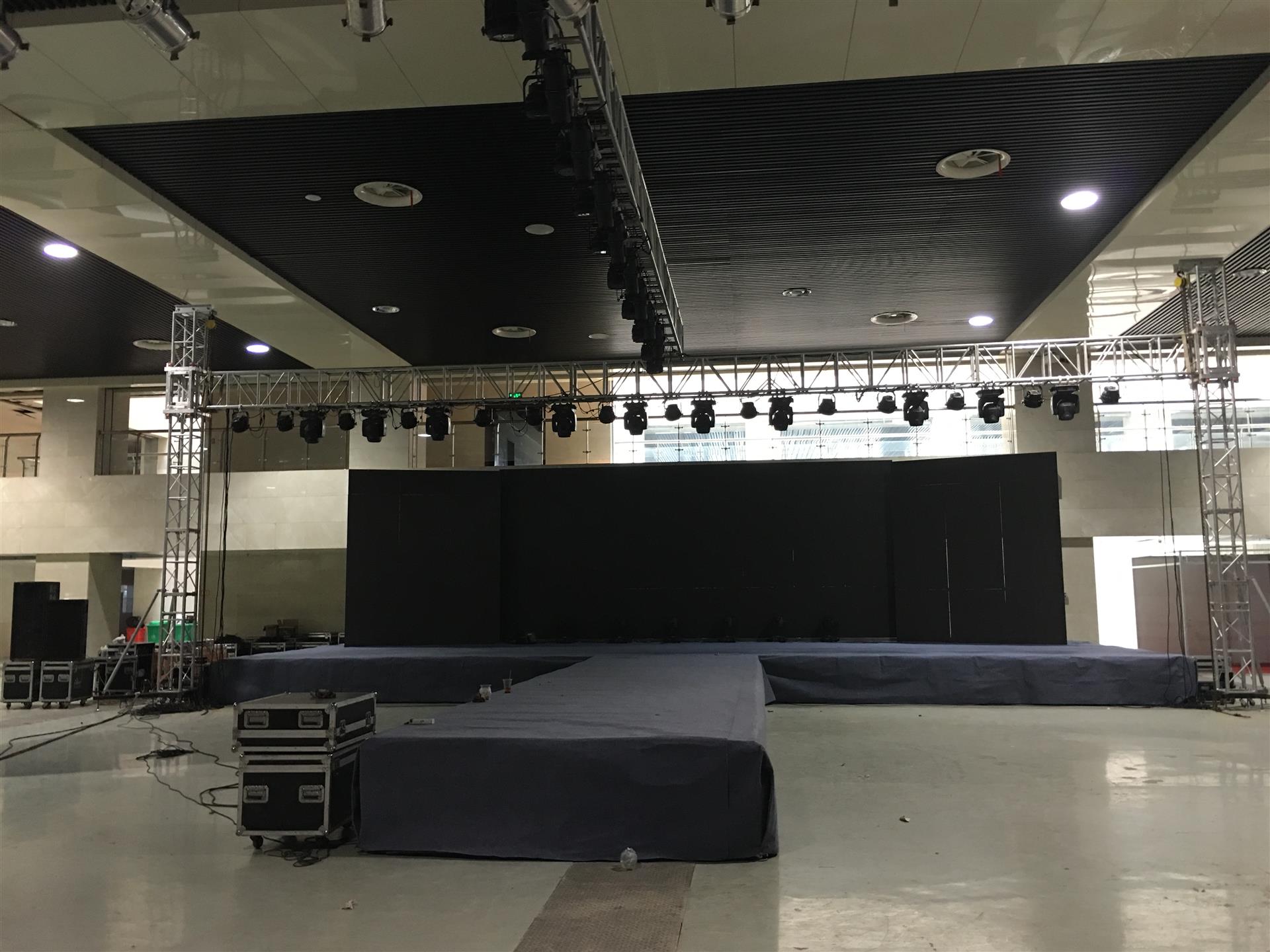 汤阴爱时尚出租音响,舞台,灯光,桁架,led大屏幕     室内外led租赁