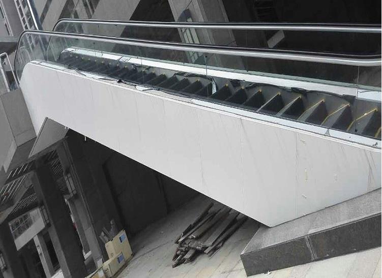 电梯装饰包边铝单板扶梯两侧底部包边铝天花