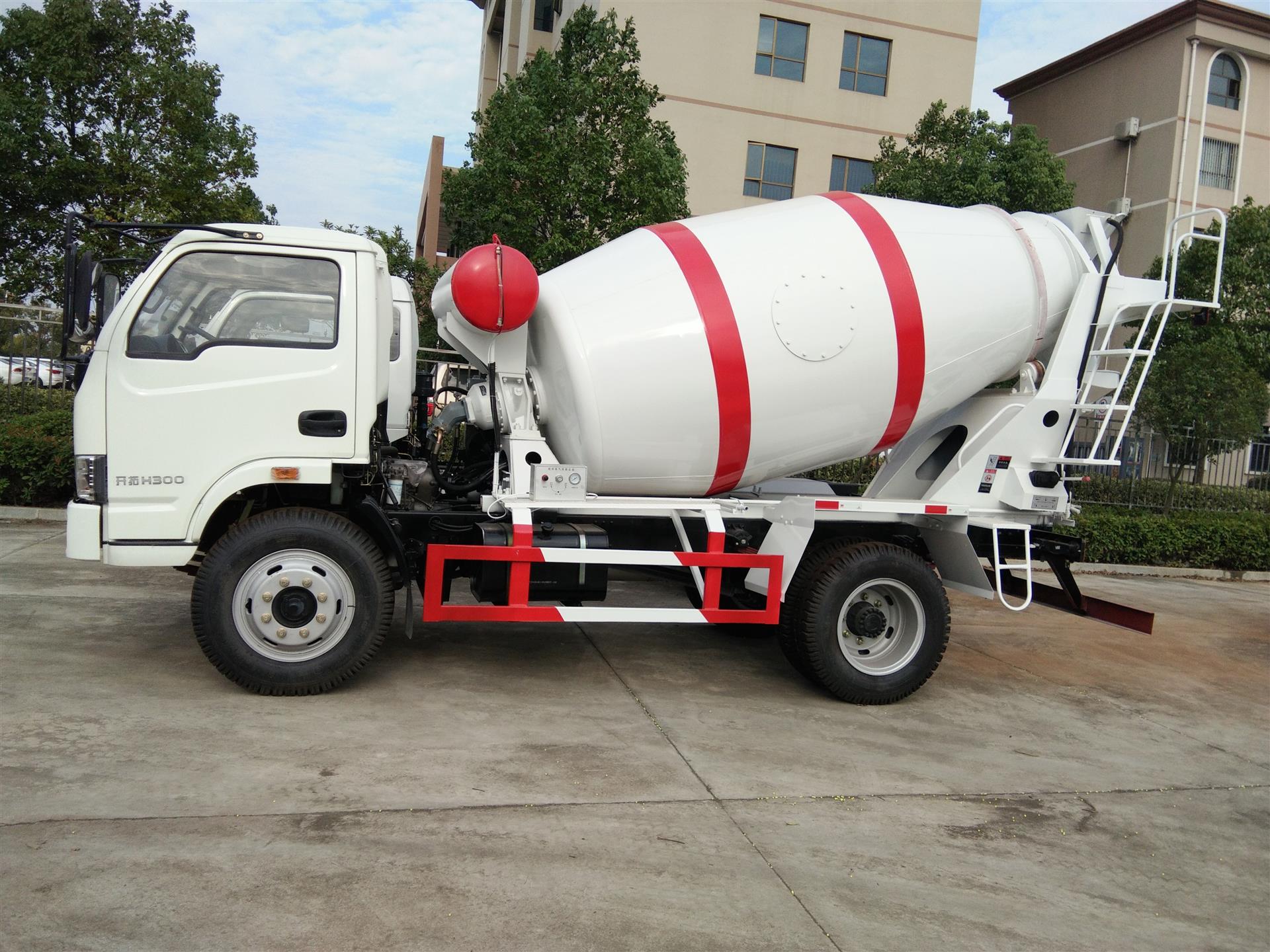 小型混凝土搅拌车厂家